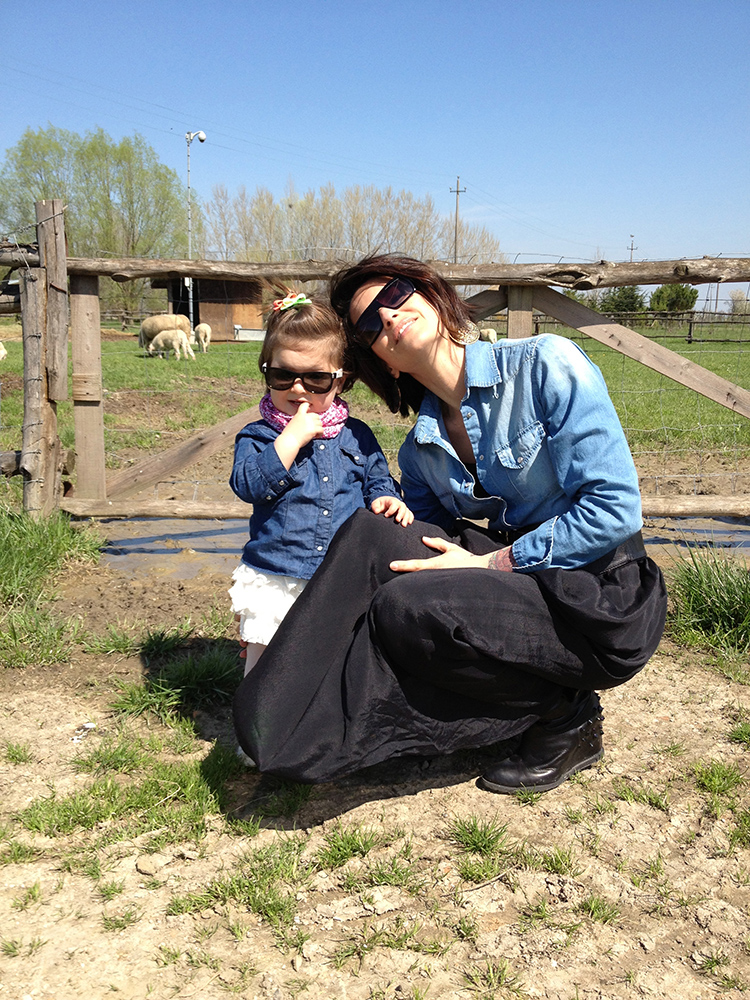 outfit mom and daughter, mamma e figlia, giornata country in fattoria, camicia jeans denim