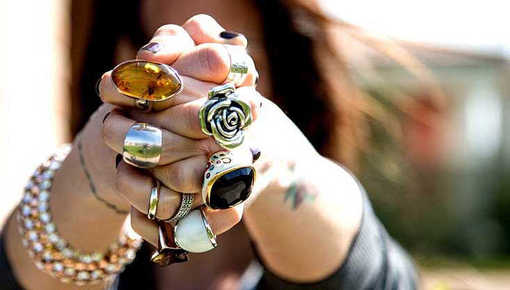 anelli, ring, con pugno chiuso per accessori moda momeme