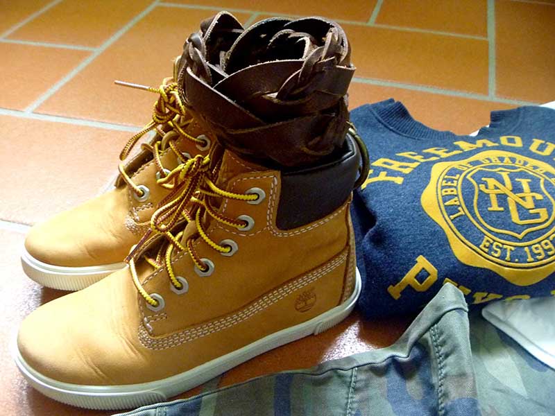 outfit for little boy, maschietto, stile camouflage mimetico con timberland