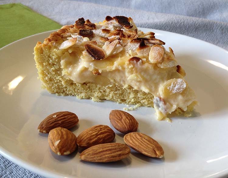 torta crostata di pasta frolla, mascarpone e mandorle caramellate e tostate, ricetta semplice